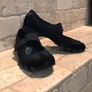 Like New Black Skechers